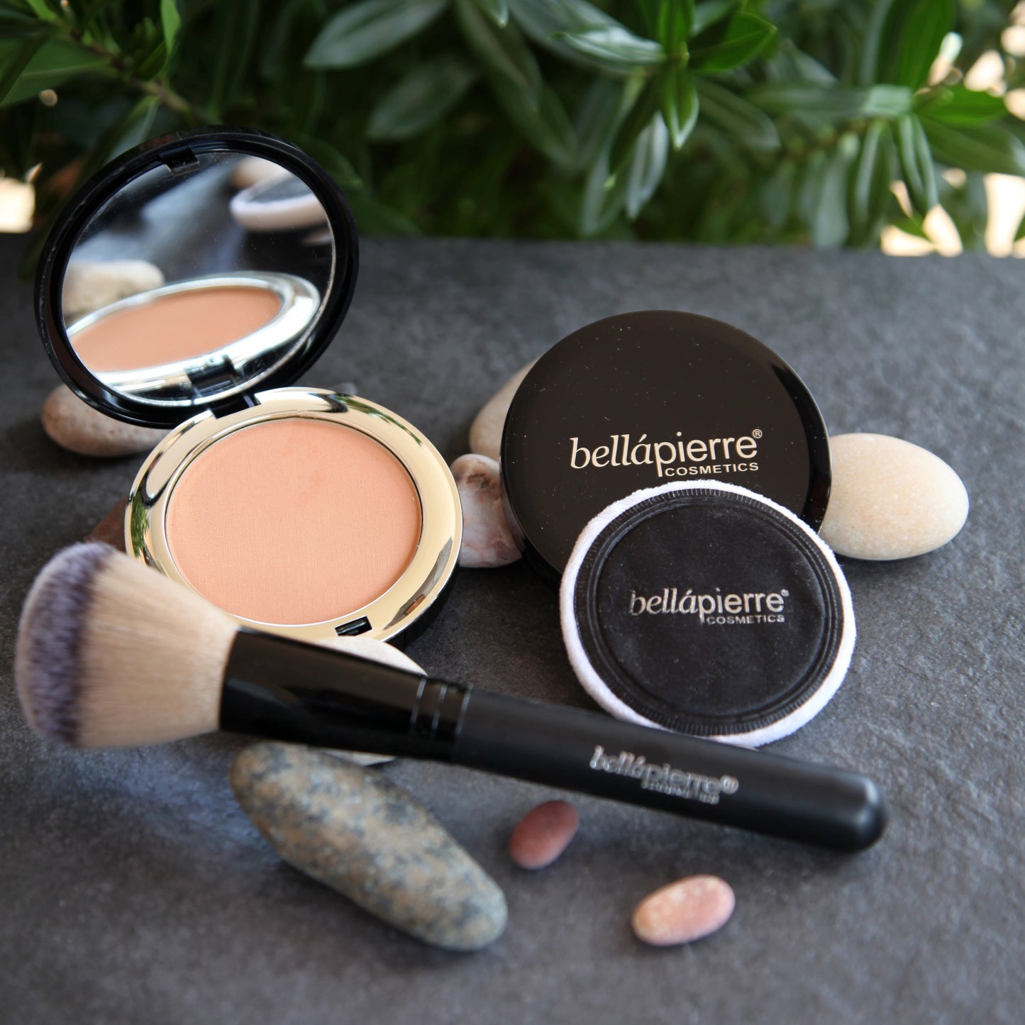 Compact Mineral Foundation + Brush Set